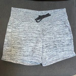 EUC! ATHLETA Shorts Space-dyed Gray 5” Inseam Cuffed Medium